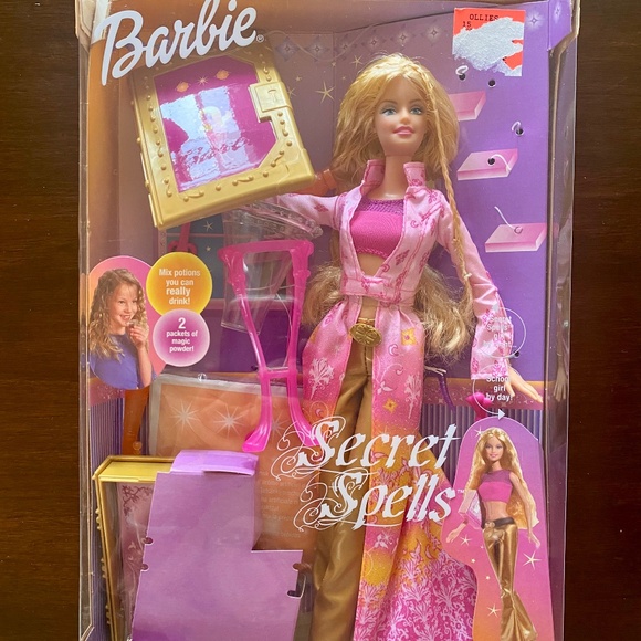 Secret Spells Barbie Doll 2003 Mattel B2787 & A Trick School Book NIB